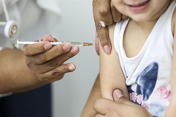 Vacinação contra COVID-19 é liberada para 10 anos completos